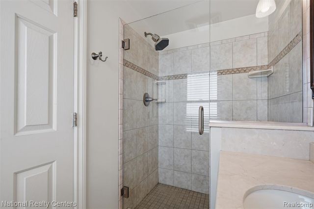169 Mckinley Avenue, Grosse Pointe Farms, MI 48236