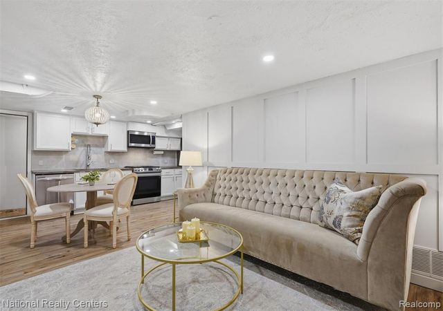 169 Mckinley Avenue, Grosse Pointe Farms, MI 48236