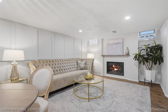169 Mckinley Avenue, Grosse Pointe Farms, MI 48236