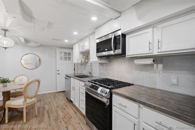 169 Mckinley Avenue, Grosse Pointe Farms, MI 48236