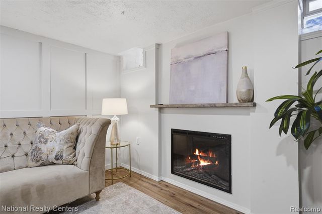 169 Mckinley Avenue, Grosse Pointe Farms, MI 48236