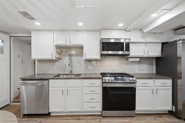 169 Mckinley Avenue, Grosse Pointe Farms, MI 48236