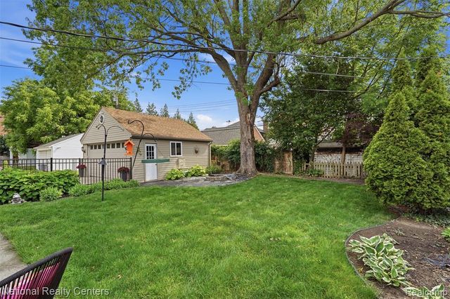 169 Mckinley Avenue, Grosse Pointe Farms, MI 48236