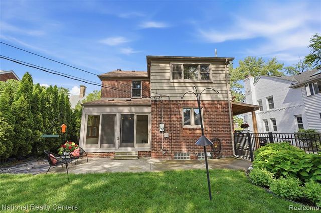 169 Mckinley Avenue, Grosse Pointe Farms, MI 48236