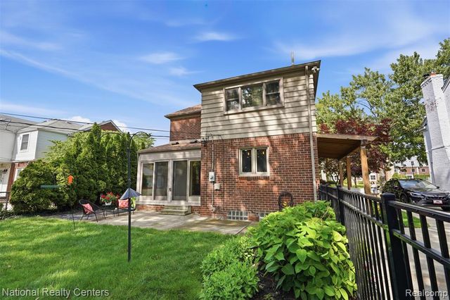 169 Mckinley Avenue, Grosse Pointe Farms, MI 48236