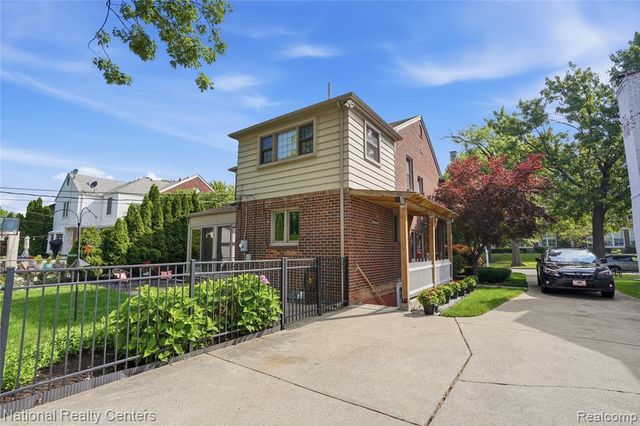 169 Mckinley Avenue, Grosse Pointe Farms, MI 48236