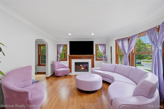 169 Mckinley Avenue, Grosse Pointe Farms, MI 48236