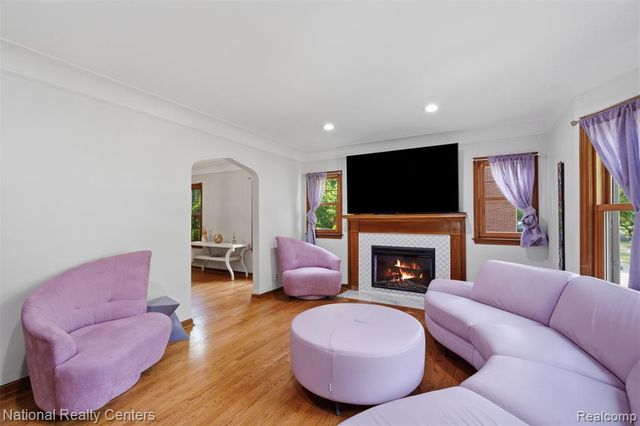 169 Mckinley Avenue, Grosse Pointe Farms, MI 48236