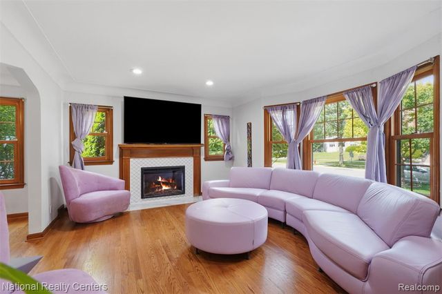 169 Mckinley Avenue, Grosse Pointe Farms, MI 48236