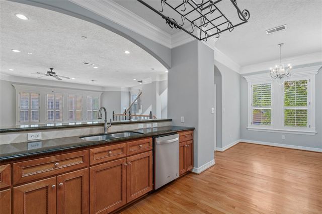 6124 Tyne Street, Houston, TX 77007