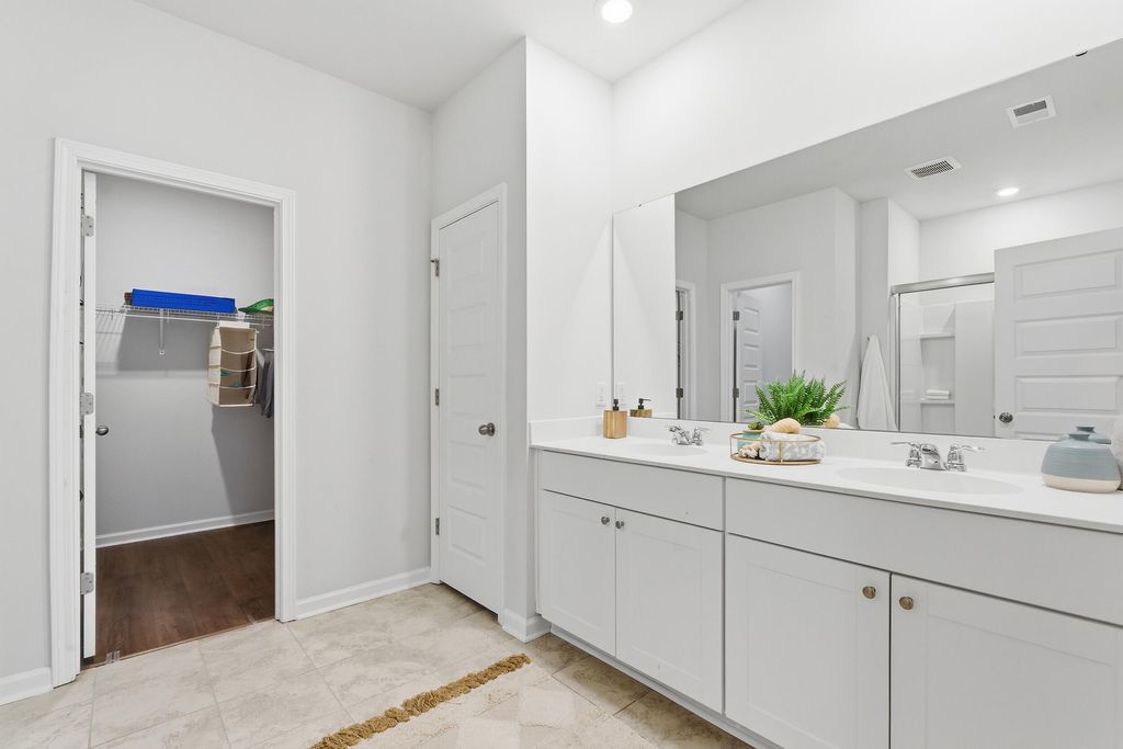 Image 14 of property listing at 285 Firewheel Court, Summerville, SC 29486