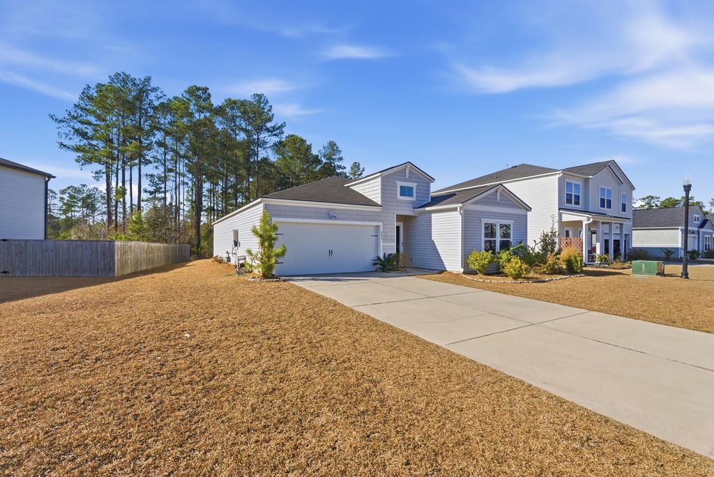 Image 2 of property listing at 285 Firewheel Court, Summerville, SC 29486