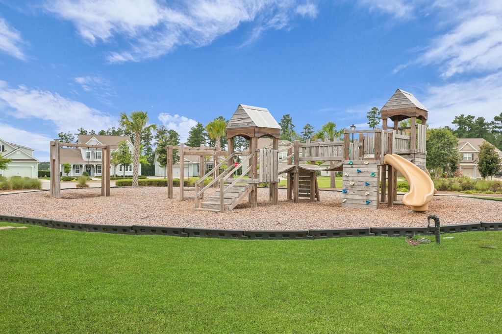 Image 23 of property listing at 285 Firewheel Court, Summerville, SC 29486