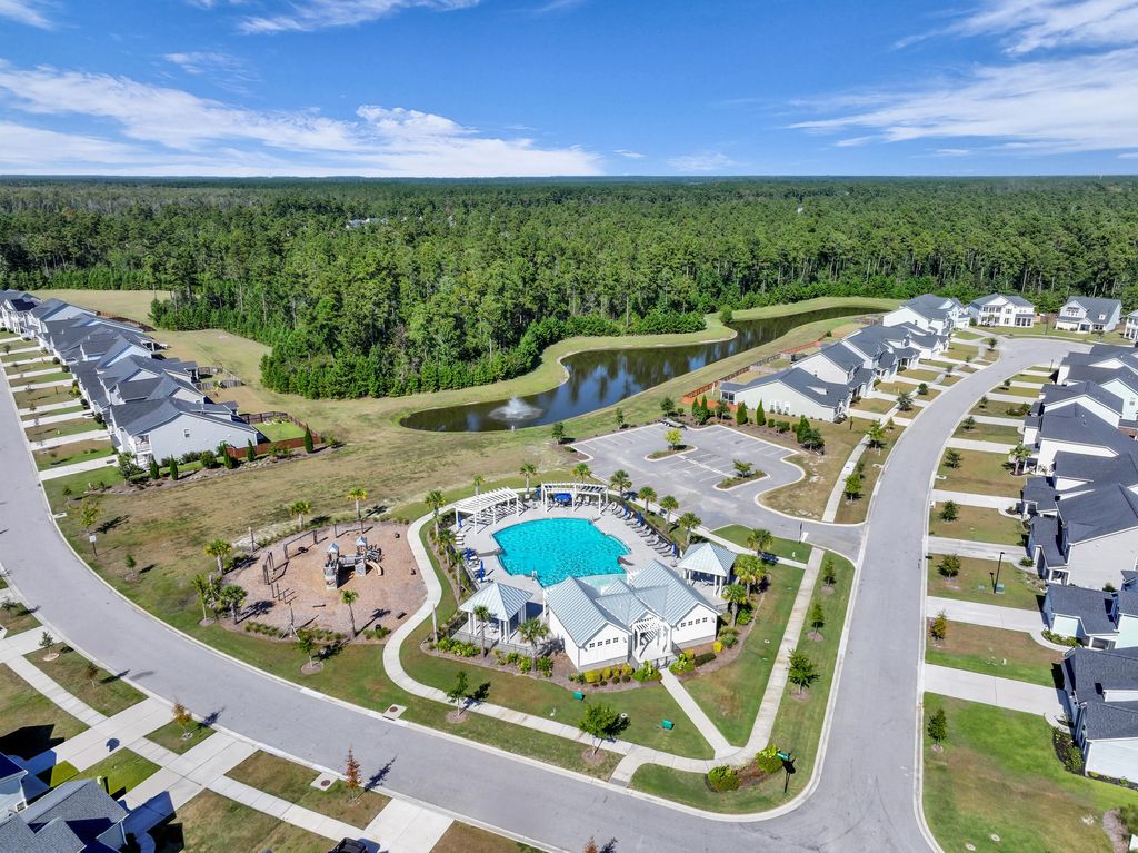 Image 27 of property listing at 285 Firewheel Court, Summerville, SC 29486