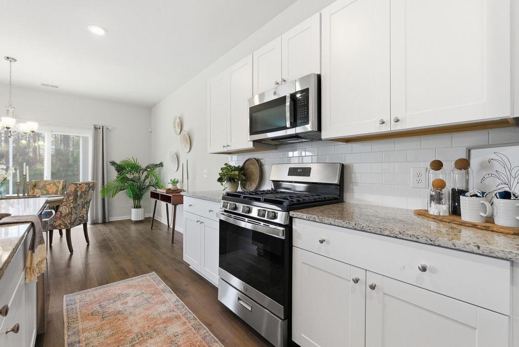 Image 6 of property listing at 285 Firewheel Court, Summerville, SC 29486