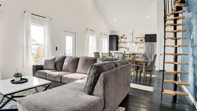 1028 Sunset Circle W, Crystal Beach, TX 77650