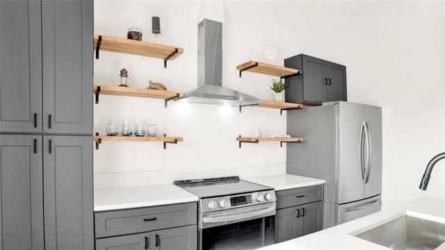 1028 Sunset Circle W, Crystal Beach, TX 77650