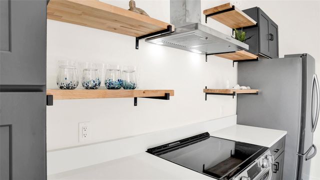 1028 Sunset Circle W, Crystal Beach, TX 77650