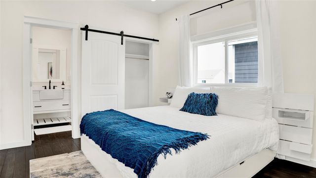 1028 Sunset Circle W, Crystal Beach, TX 77650