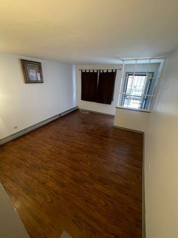 7208 S East End Avenue B, Chicago, IL 60649