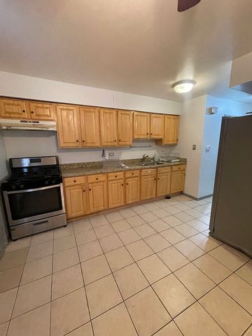 7208 S East End Avenue B, Chicago, IL 60649