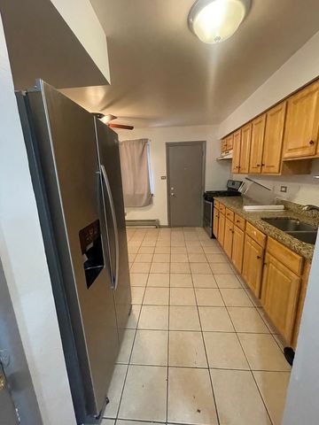 7208 S East End Avenue B, Chicago, IL 60649
