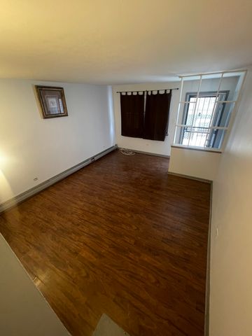 7208 S East End Avenue B, Chicago, IL 60649