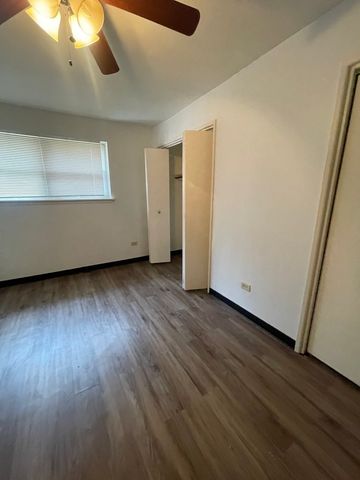7208 S East End Avenue B, Chicago, IL 60649