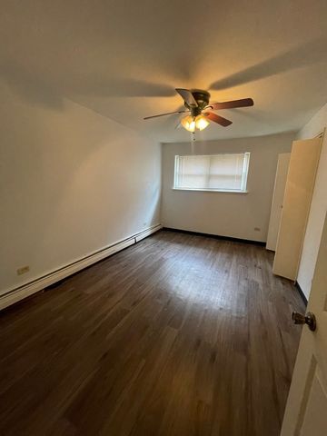 7208 S East End Avenue B, Chicago, IL 60649