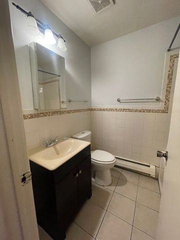 7208 S East End Avenue B, Chicago, IL 60649