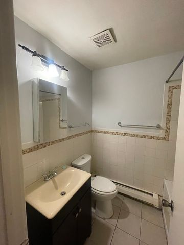 7208 S East End Avenue B, Chicago, IL 60649
