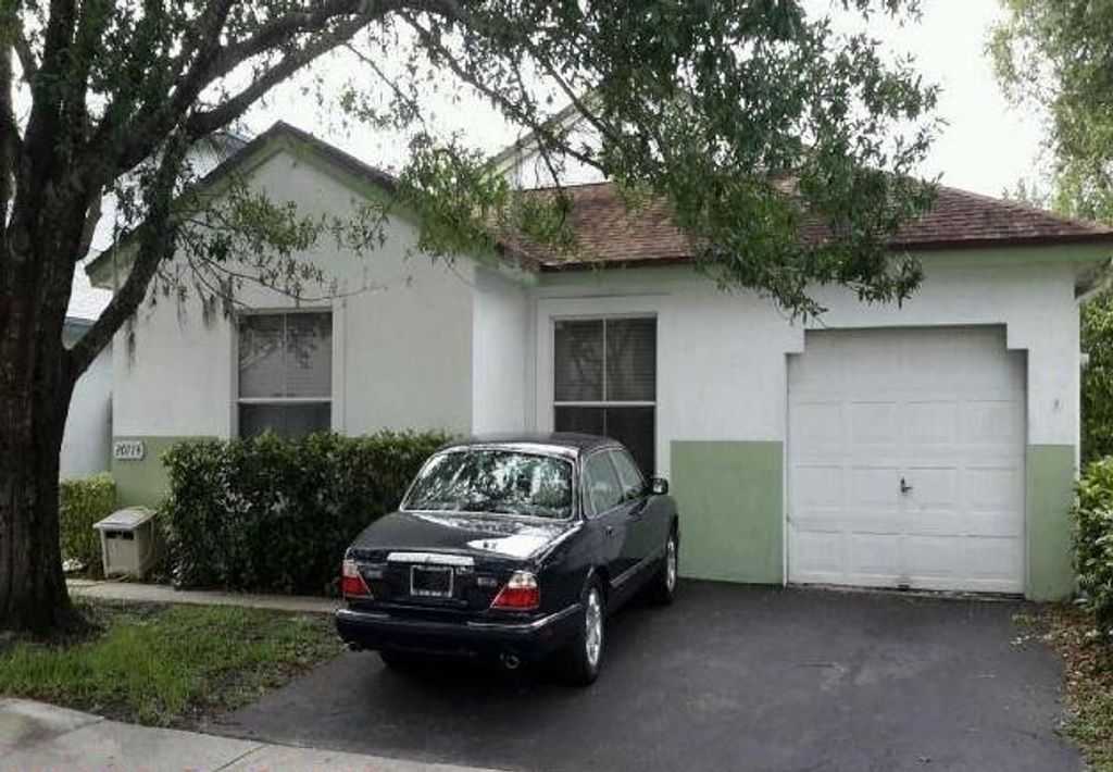20774 NW 3rd Ct, Pembroke Pines, FL 33029
