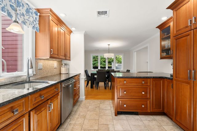 26 Mayflower Road, Winchester, MA 01890