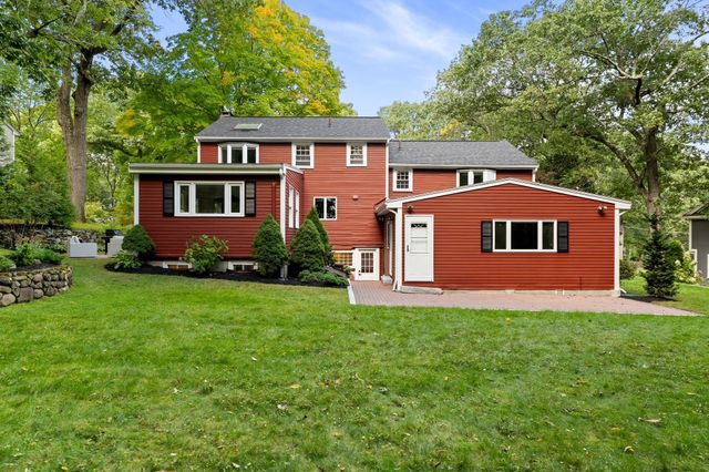 26 Mayflower Road, Winchester, MA 01890