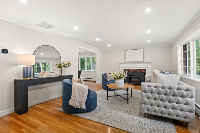 26 Mayflower Road, Winchester, MA 01890