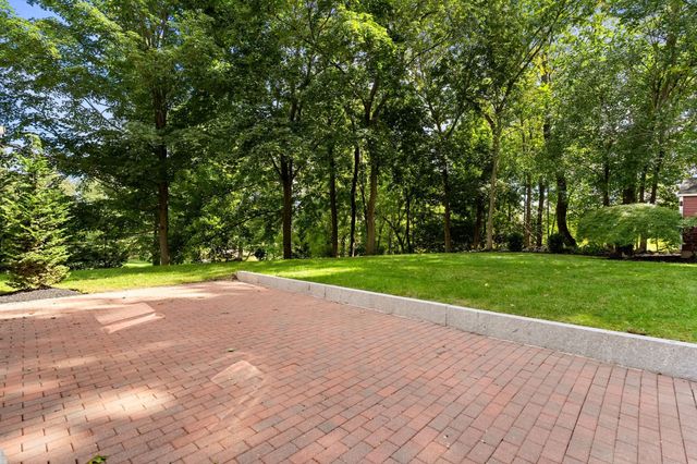 26 Mayflower Road, Winchester, MA 01890