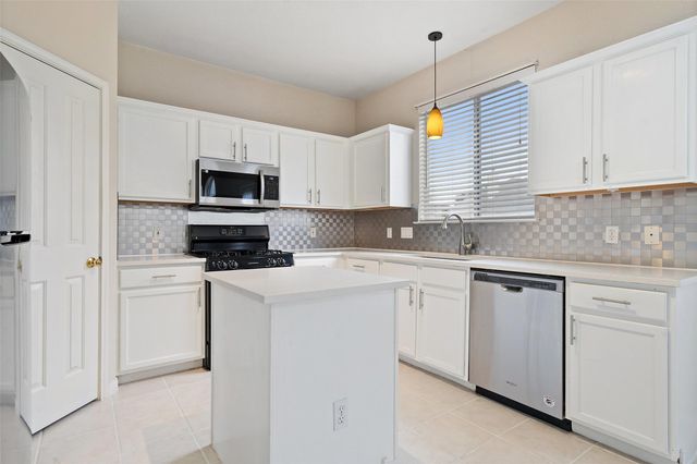 8602 Glen Canyon DR, Round Rock, TX 78681