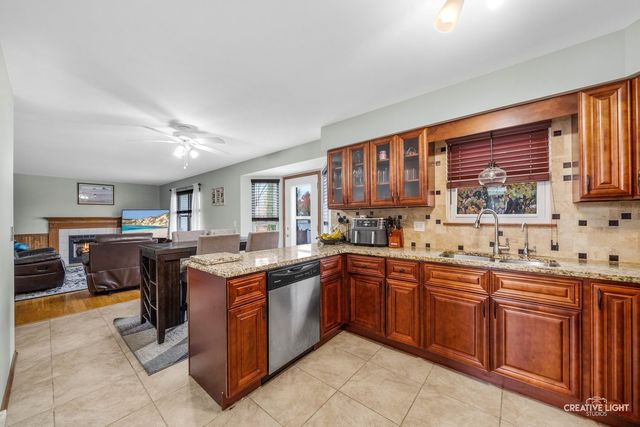 1905 Chestnut Grove Drive, Plainfield, IL 60586