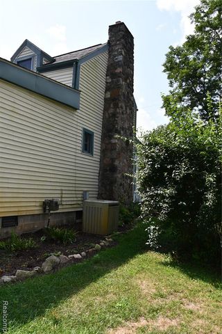 9039 Peer Road, South Lyon, MI 48178