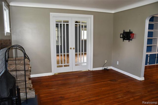 9039 Peer Road, South Lyon, MI 48178