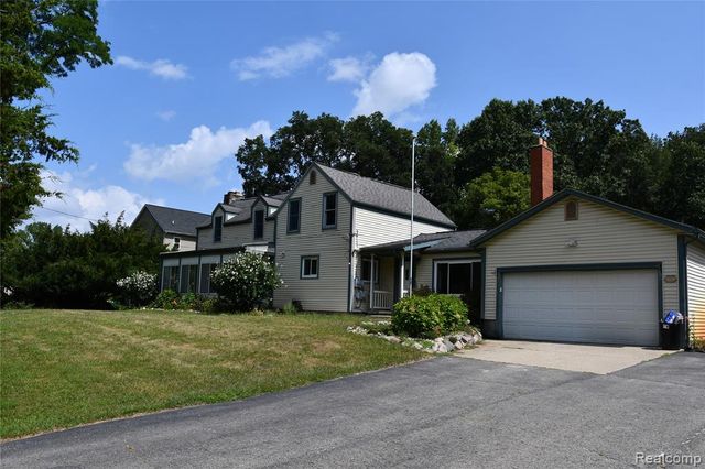 9039 Peer Road, South Lyon, MI 48178