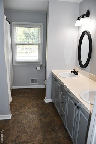 9039 Peer Road, South Lyon, MI 48178