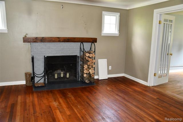 9039 Peer Road, South Lyon, MI 48178