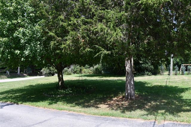 9039 Peer Road, South Lyon, MI 48178