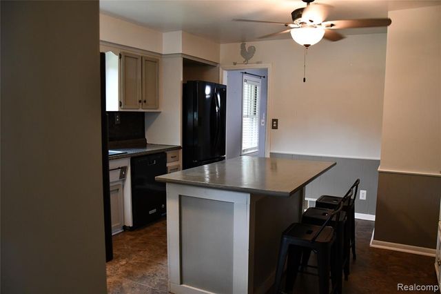 9039 Peer Road, South Lyon, MI 48178