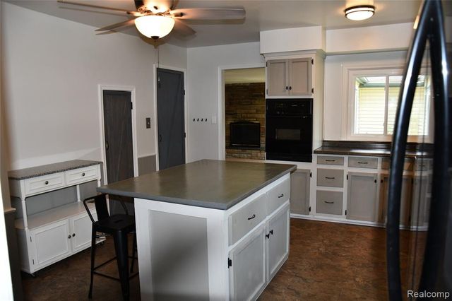 9039 Peer Road, South Lyon, MI 48178