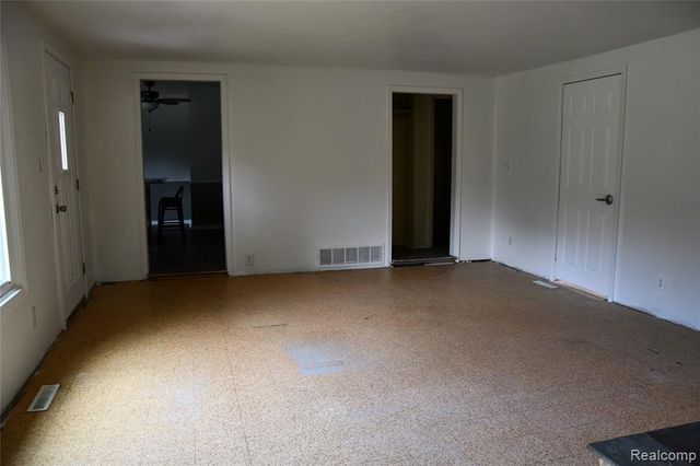 9039 Peer Road, South Lyon, MI 48178