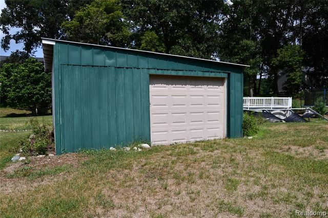 9039 Peer Road, South Lyon, MI 48178