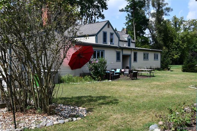 9039 Peer Road, South Lyon, MI 48178