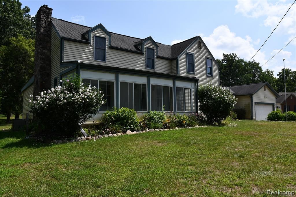 9039 Peer Road, South Lyon, MI 48178